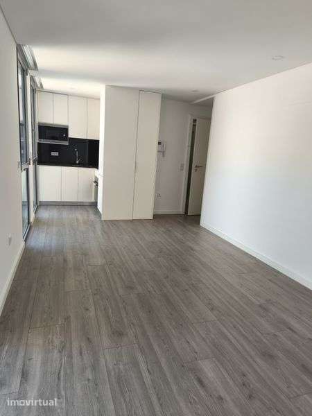 Arrendo apartamento T2 na trav de São Dinis, Porto - Grande imagem: 2/7