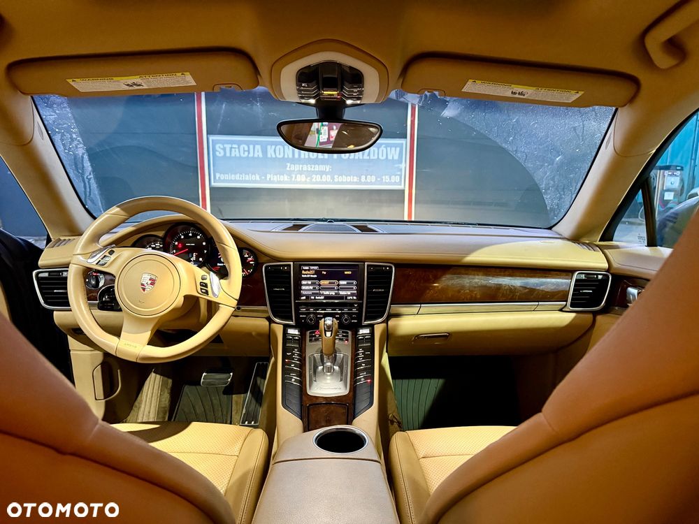 Porsche Panamera PDK Platinum Edition - 11