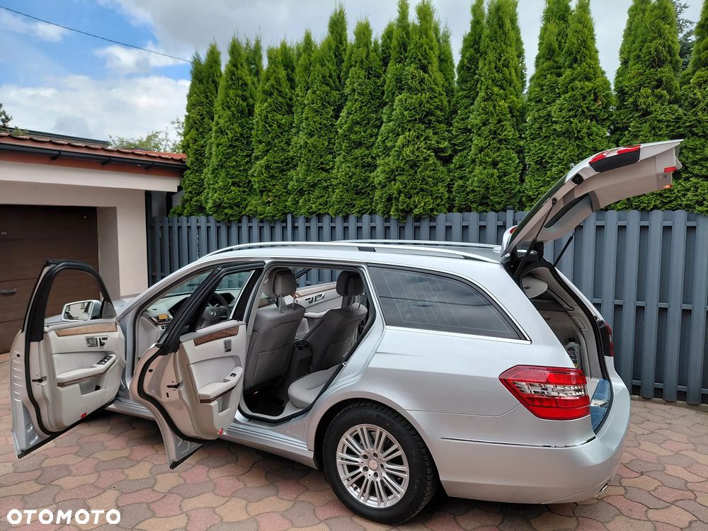 Mercedes-Benz Klasa E 300 CDI DPF BlueEFFICIENCY 7G-TRONIC Elegance - 33