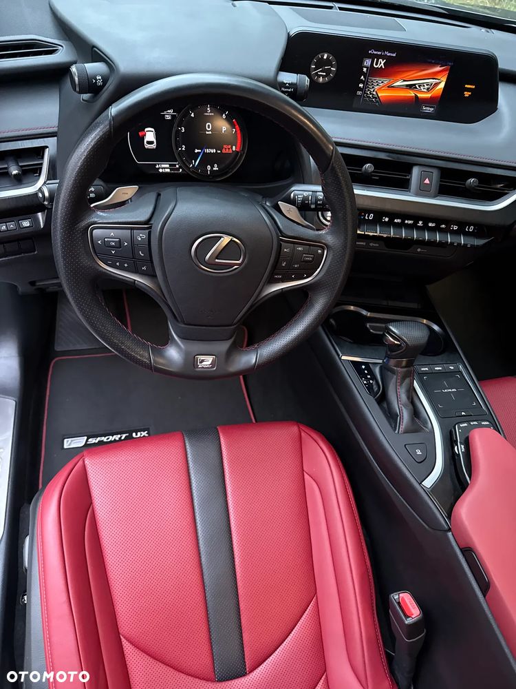 Lexus UX - 10