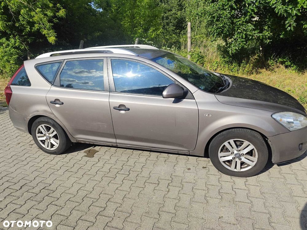 Kia Ceed - 4