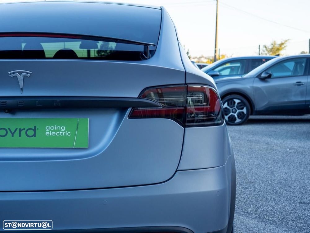 Tesla Model X - 14
