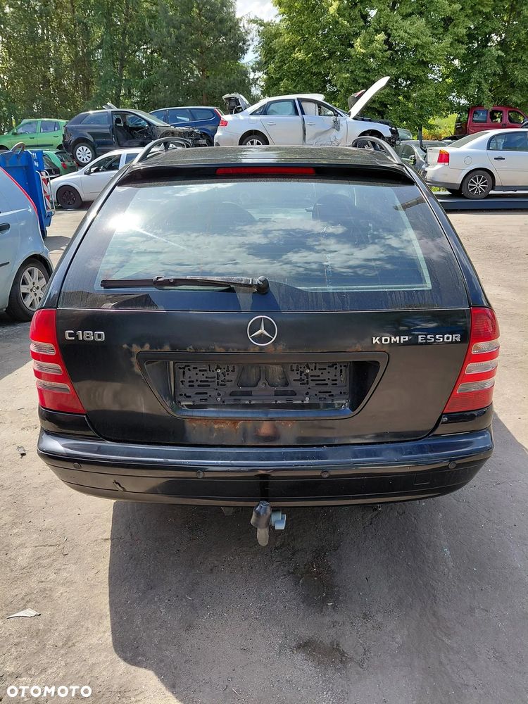 Na części: Daimlerchrysler Mercedes c 180 Rok 2002 Pojemność 1796 Moc 105 kw Benzyna - 4