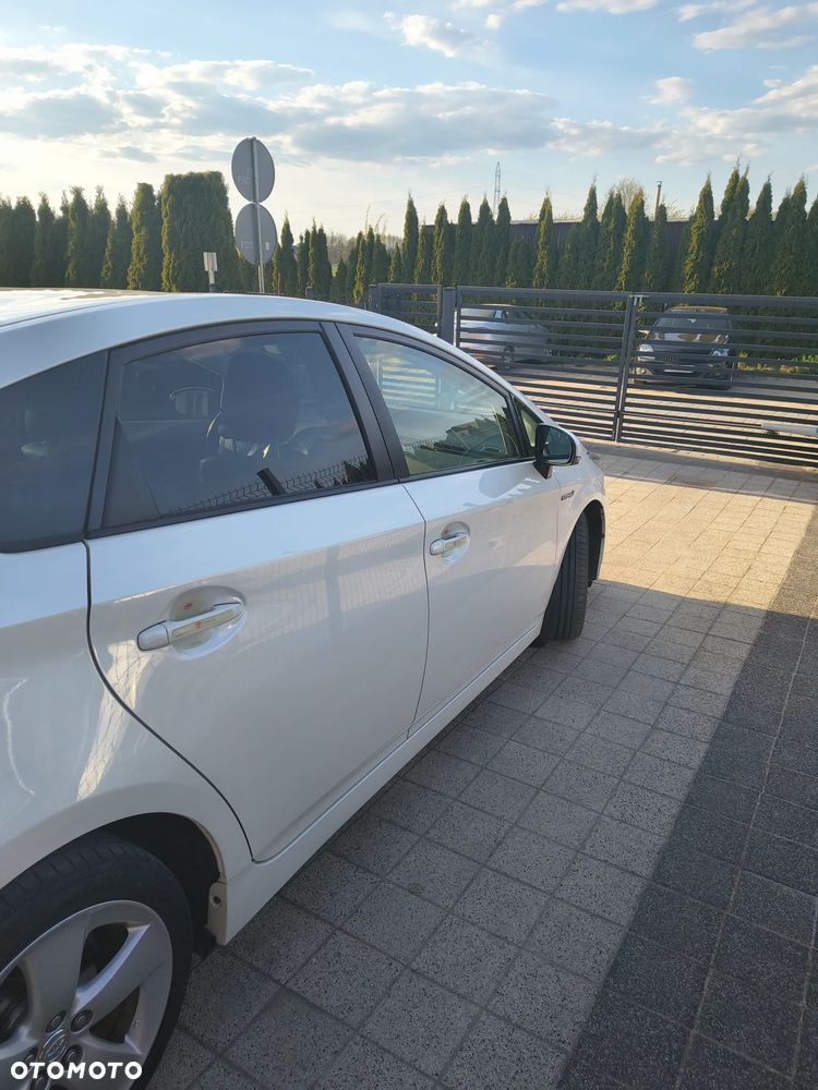 Toyota Prius 1.8 HSD Prestige - 4