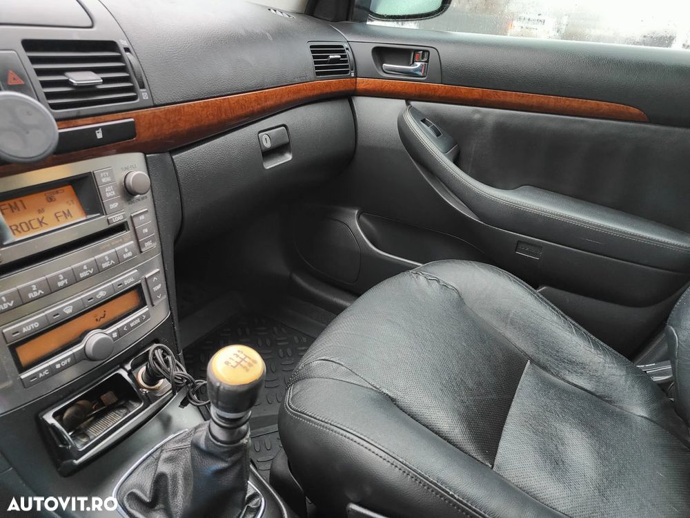 Toyota Avensis 2.2 D-4D Luxury - 11