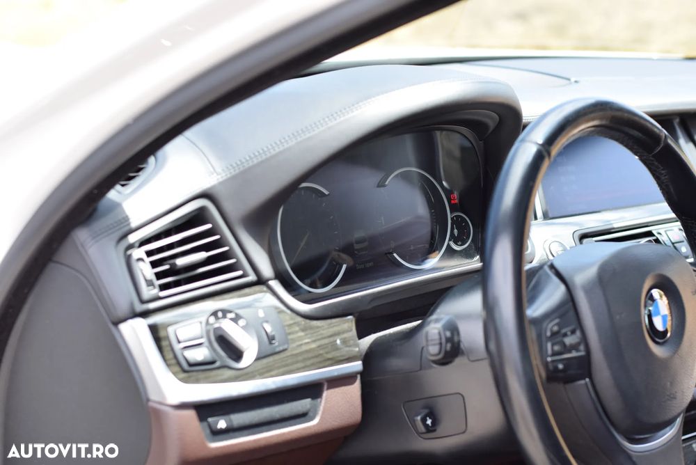 BMW Seria 5 520d Aut. Luxury Line - 10