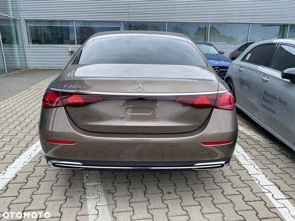 Mercedes-Benz Klasa E 220 d mHEV 4-Matic AMG 9G-Tronic - 3