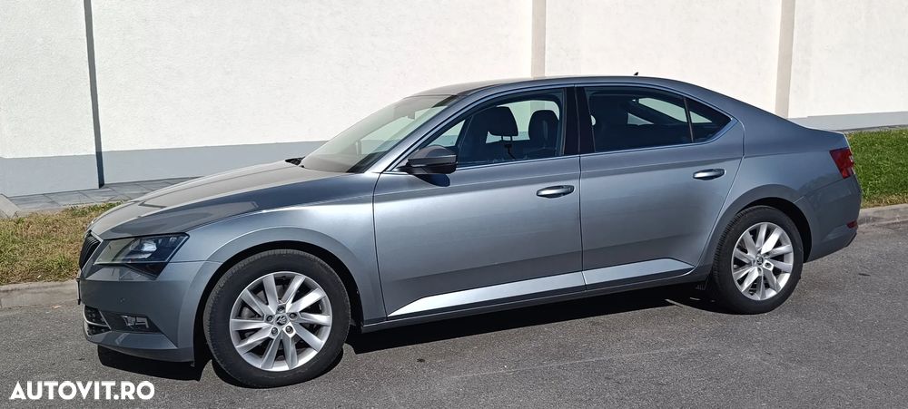 Skoda Superb 2.0 TDI DSG Ambition - 1