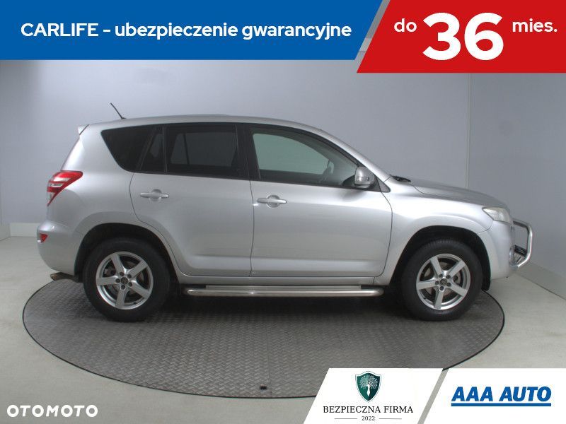Toyota RAV4 - 8