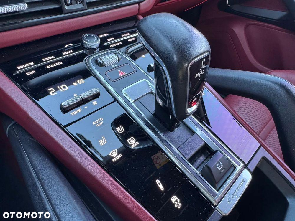 Porsche Cayenne Coupe GTS - 18