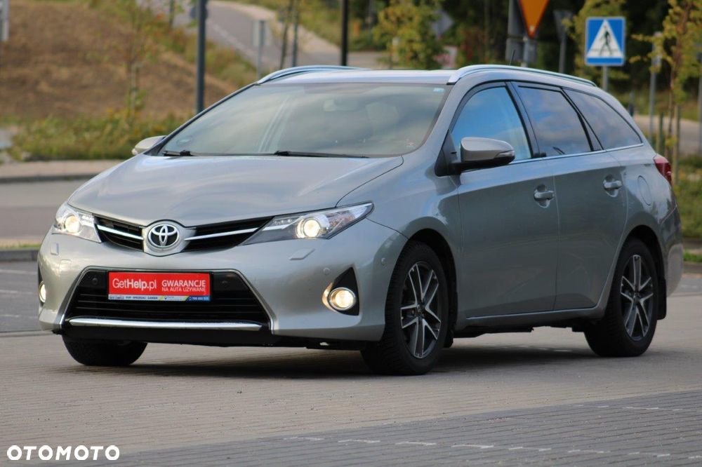 Toyota Auris 1.6 Valvematic Executive - 1