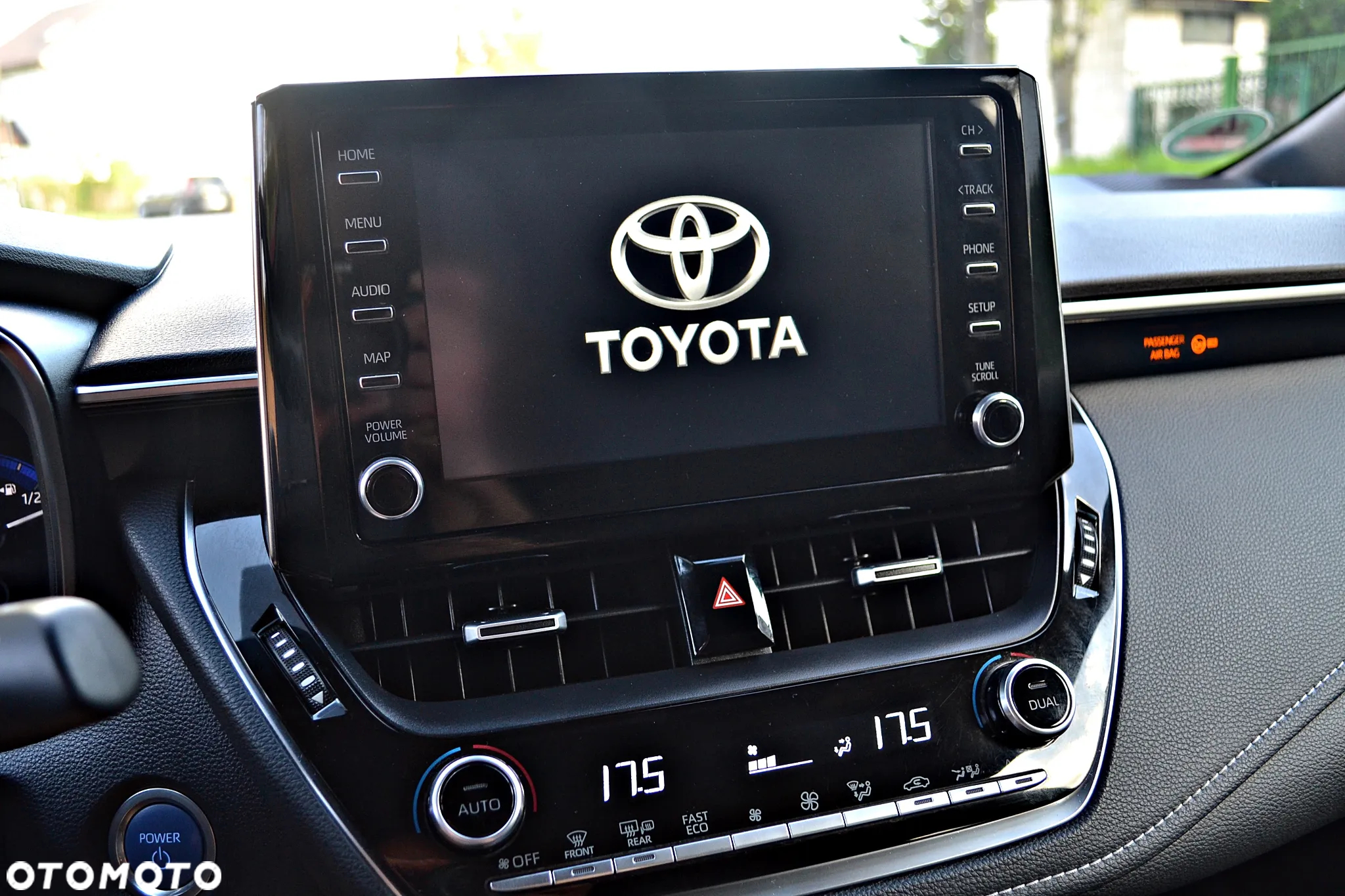Toyota Corolla 1.8 Hybrid Executive - 31