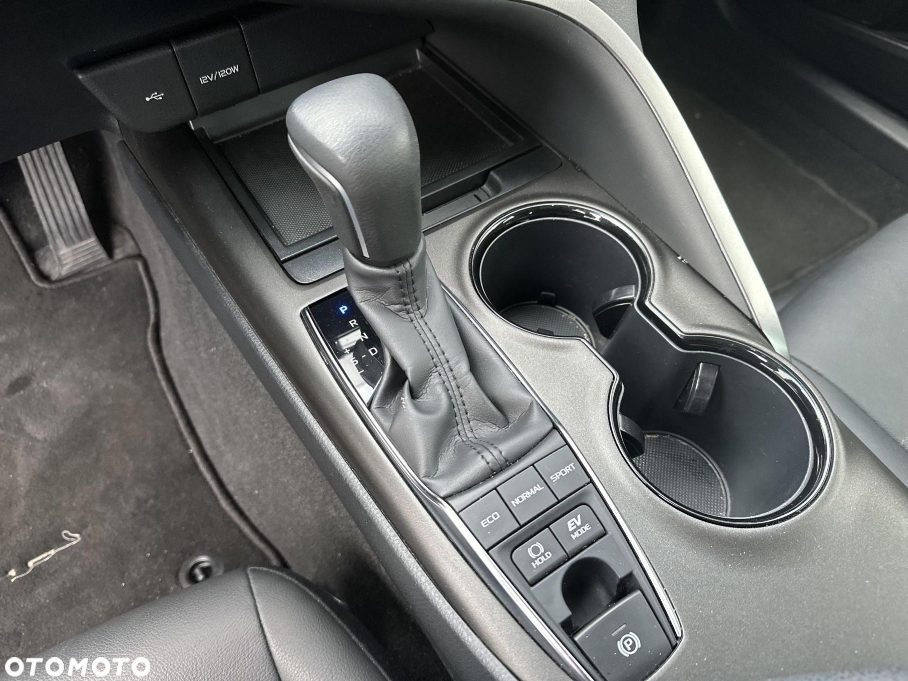 Toyota Camry - 16