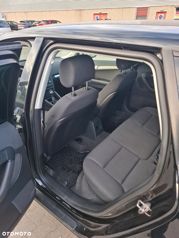 Audi A3 Sportback 1.6 TDI DPF Ambiente - 9
