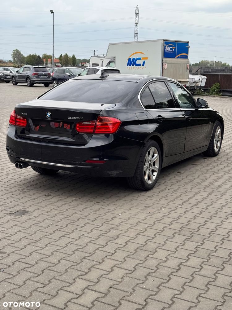 BMW Seria 3 330d xDrive Sport-Aut Luxury Line - 8