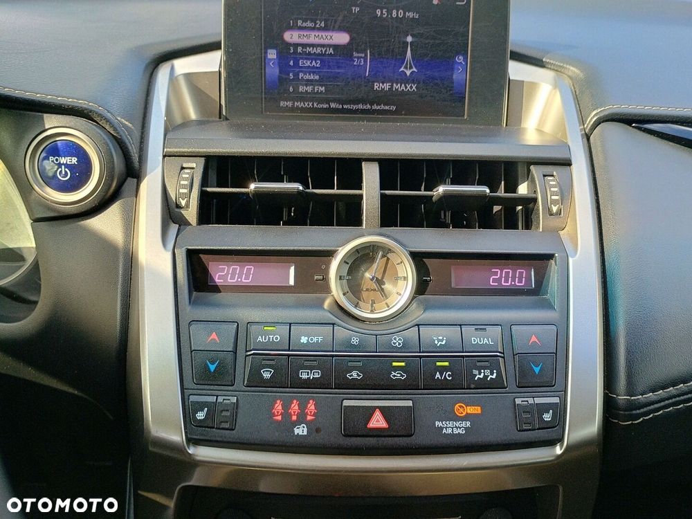 Lexus NX 300h Business Edition AWD - 18