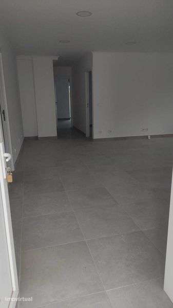 Vivenda com 3 quartos e 2 casas de banho - Grande imagem: 2/12