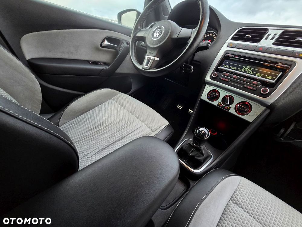Volkswagen Polo 1.2 TSI Cross Urban White - 37