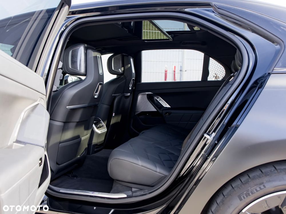 BMW Seria 7 - 26