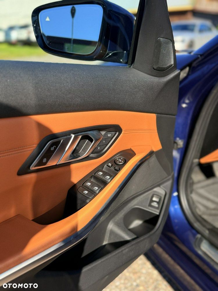 BMW Seria 3 330i xDrive - 23