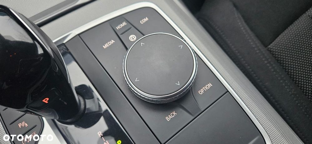 BMW Seria 3 318i Business Edition - 27