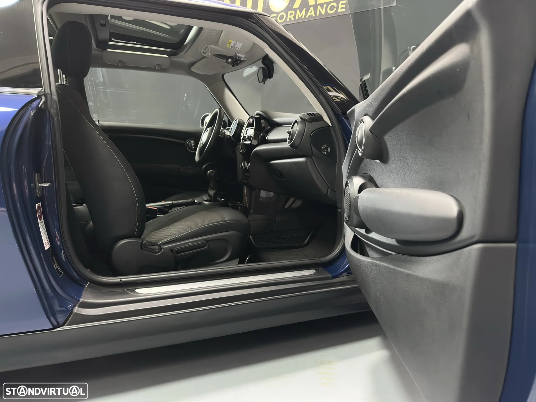 MINI 3 Portas One D - 21