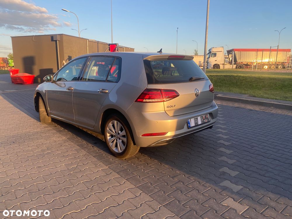 Volkswagen Golf - 6