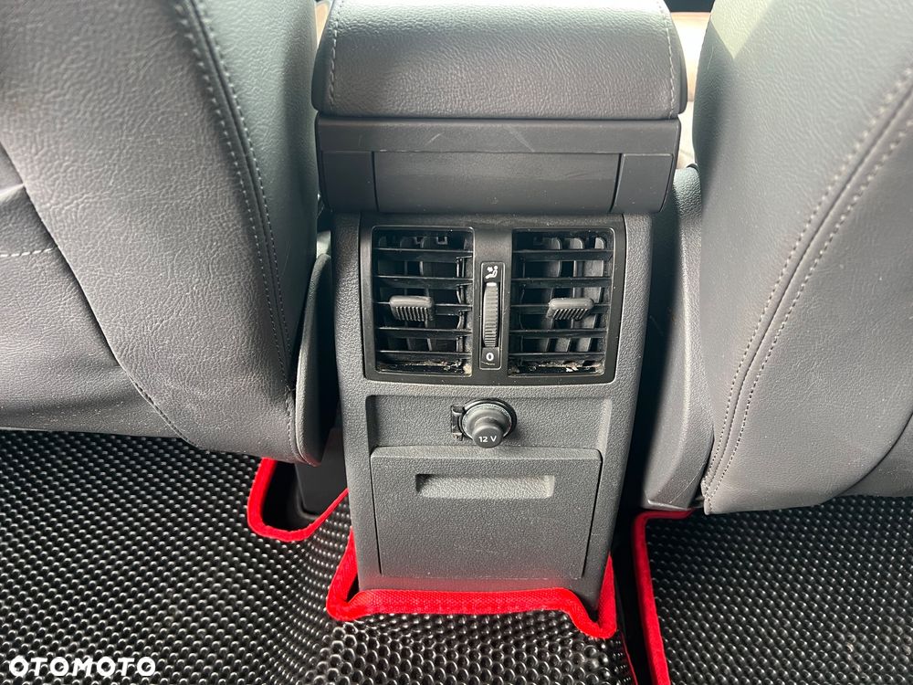 Volkswagen Touran 2.0 TDI DPF BlueMotion Technology Comfortline - 36