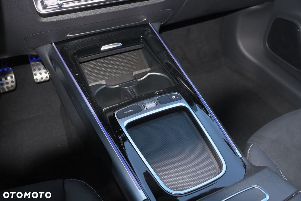Mercedes-Benz GLB - 14