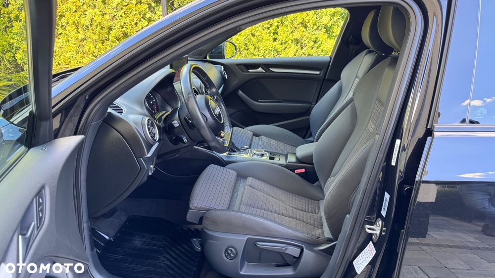 Audi A3 Sportback 1.6 TDI DPF S tronic S line Sportpaket - 29