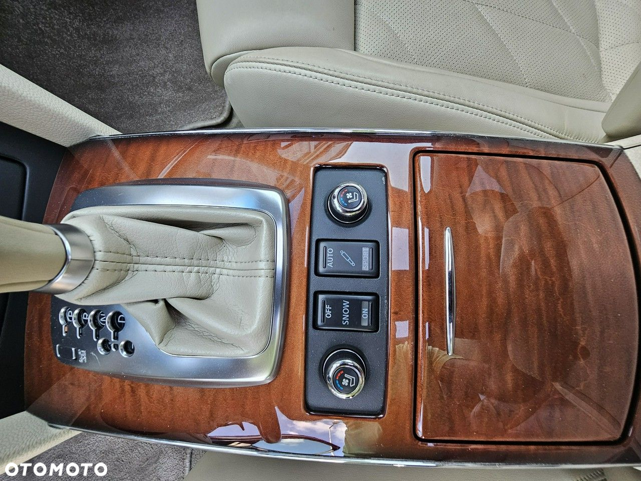 Infiniti QX70 - 21