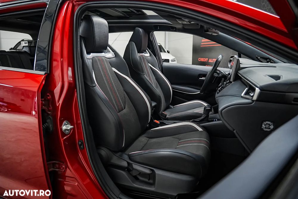 Toyota Corolla 2.0 HSD Exclusive Plus GR Sport Bi-Tone - 28