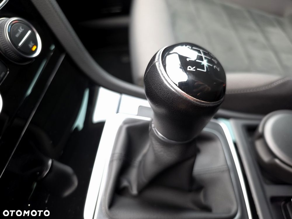 Volkswagen Golf - 22