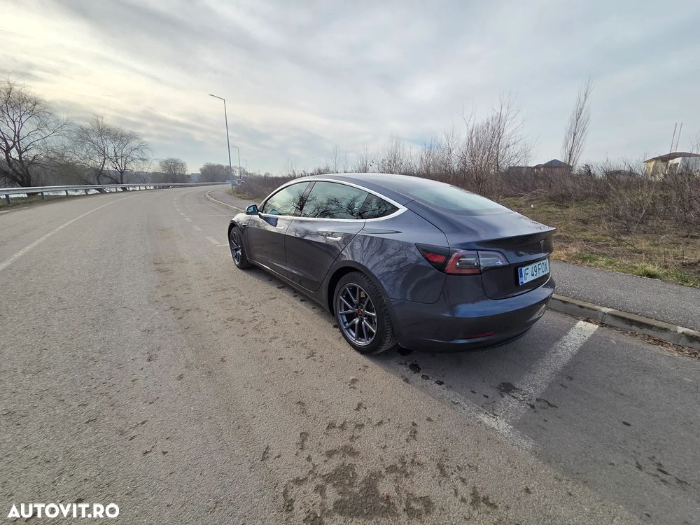 Tesla Model 3 - 6