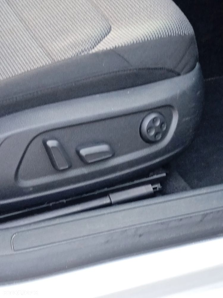 Volkswagen Passat 2.0 TDI BlueMotion Technology Comfortline - 13