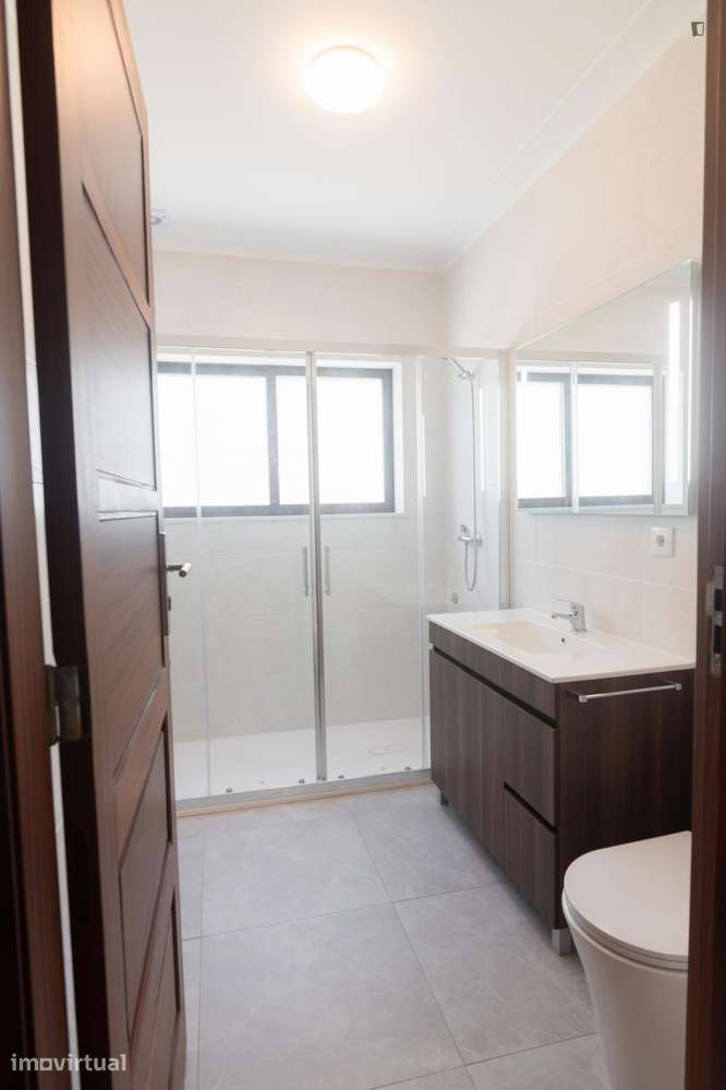 Quarto - localizado em Vila nova de gaia - Grande imagem: 2/13