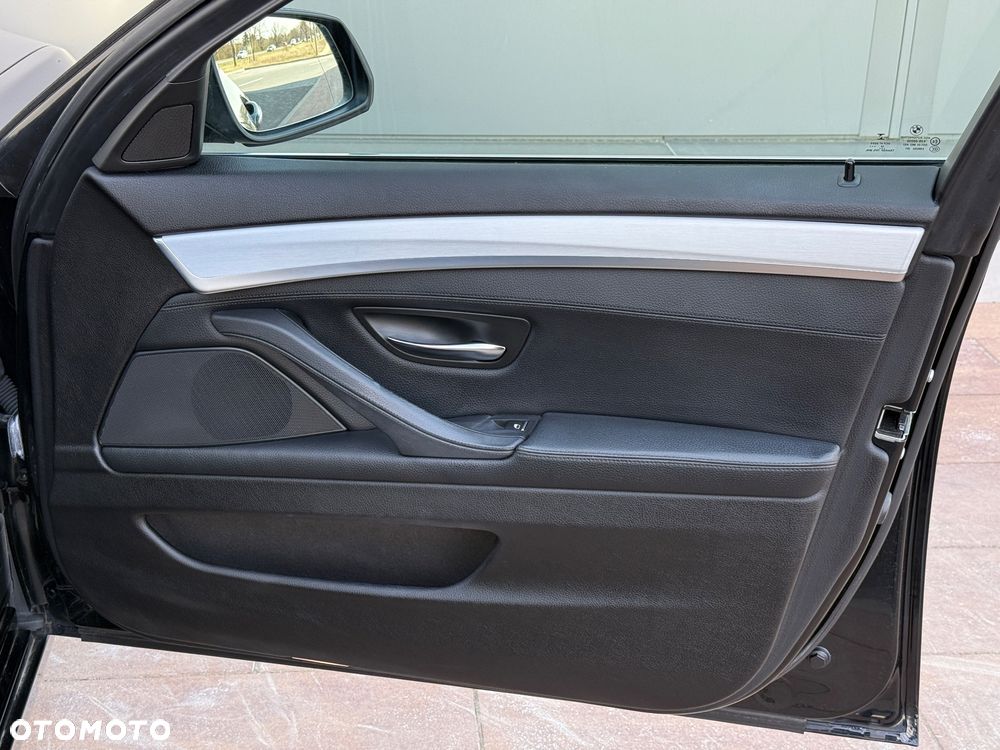 BMW Seria 5 520d xDrive - 29
