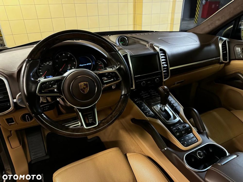 Porsche Cayenne GTS - 7