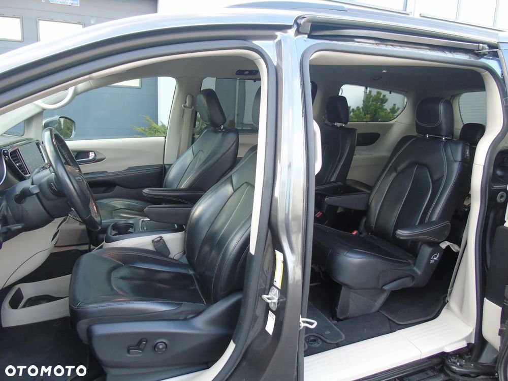 Chrysler Pacifica - 5