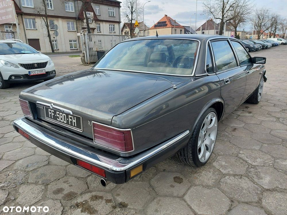 Jaguar XJ - 7