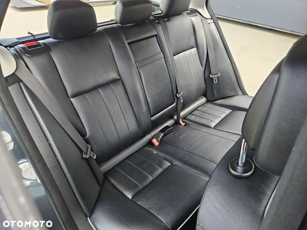 Mercedes-Benz Klasa C 200 (BlueEFFICIENCY) 7G-TRONIC Elegance - 26