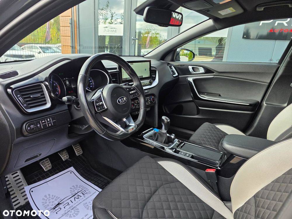 Kia ProCeed 1.5 T-GDI GT Line - 17