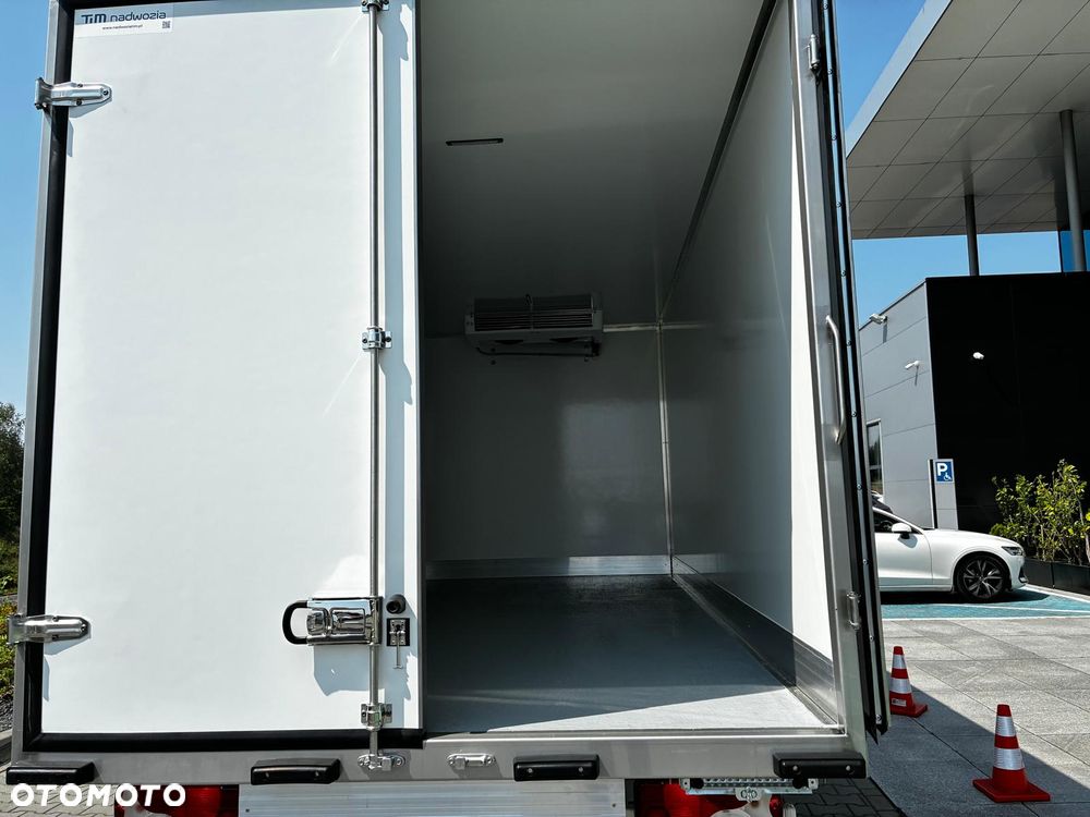Mercedes-Benz Sprinter - 12