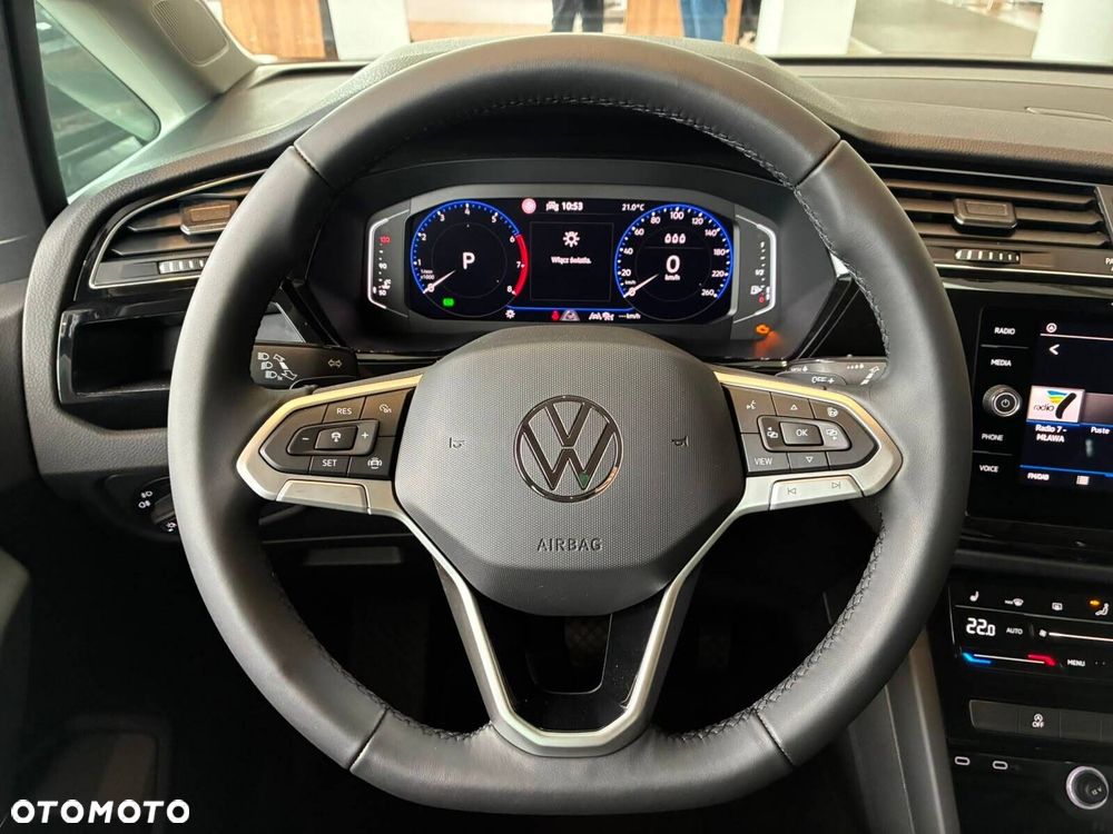 Volkswagen Touran - 11