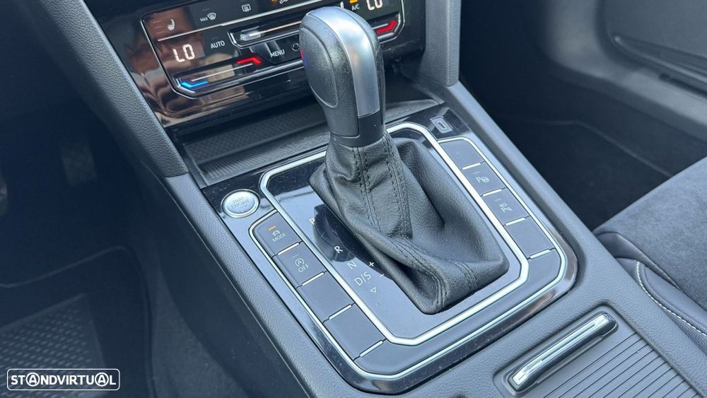 VW Passat Variant 2.0 TDi Business DSG - 20