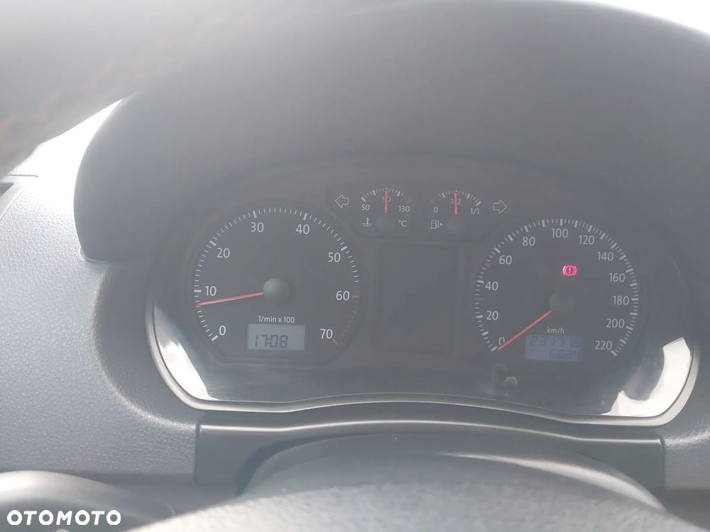 Volkswagen Polo 1.4 16V Sportline - 9