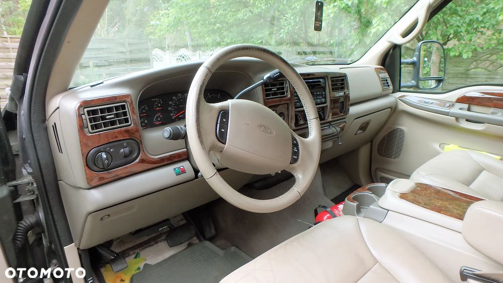 Ford Excursion - 9