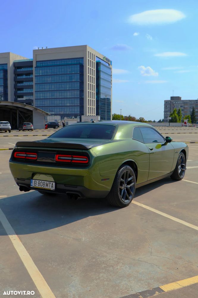 Dodge Challenger - 6