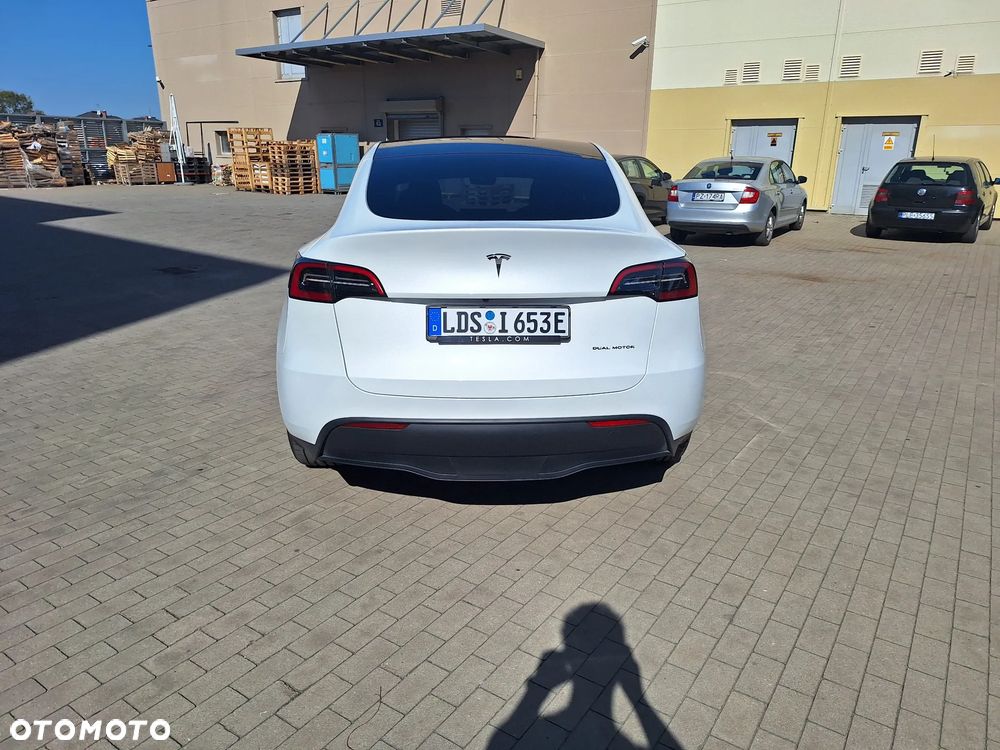 Tesla Y Long Range AWD - 4
