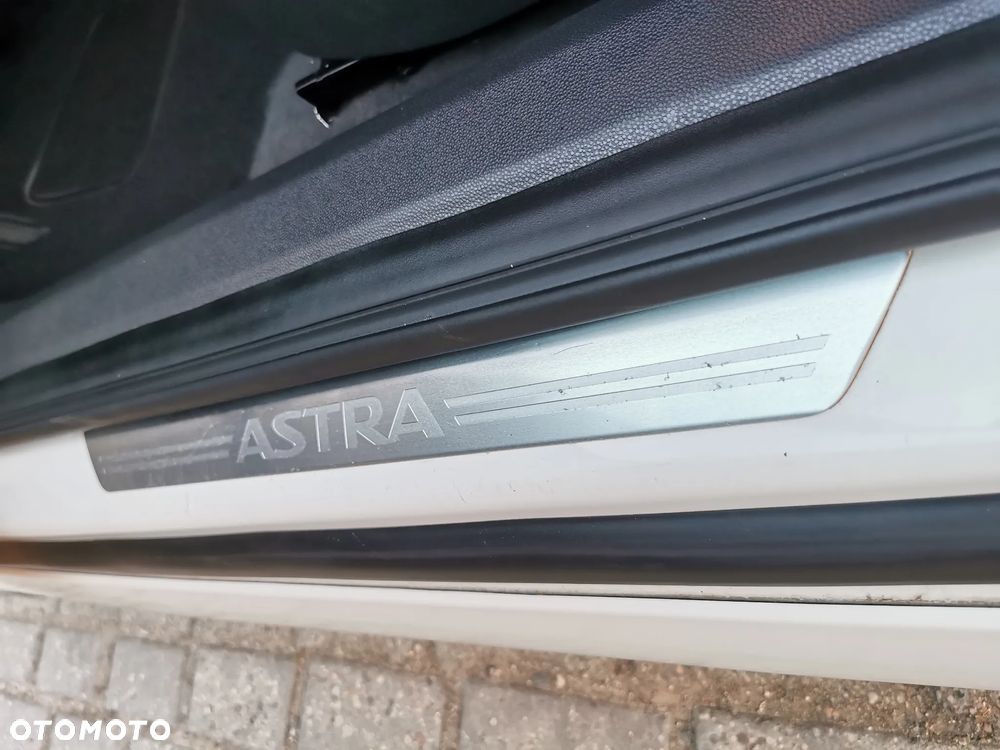 Opel Astra 1.6 Black&White - 38